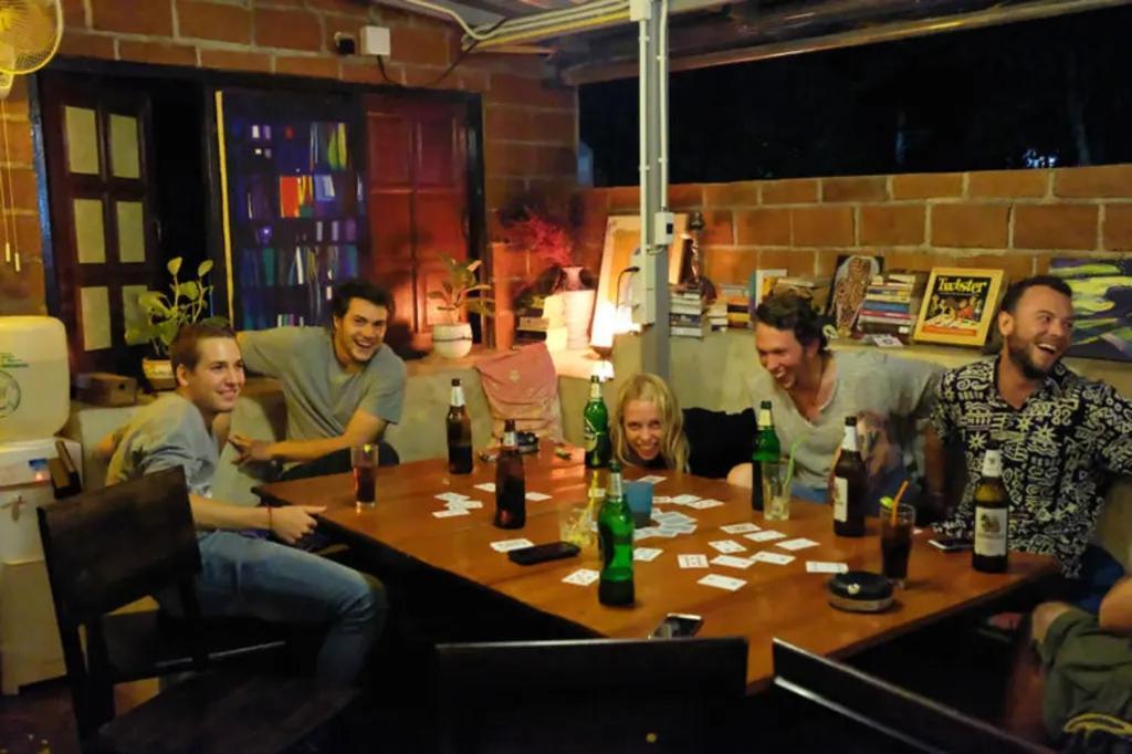 Happy House Backpackers Vandrarhem Pai Exteriör bild