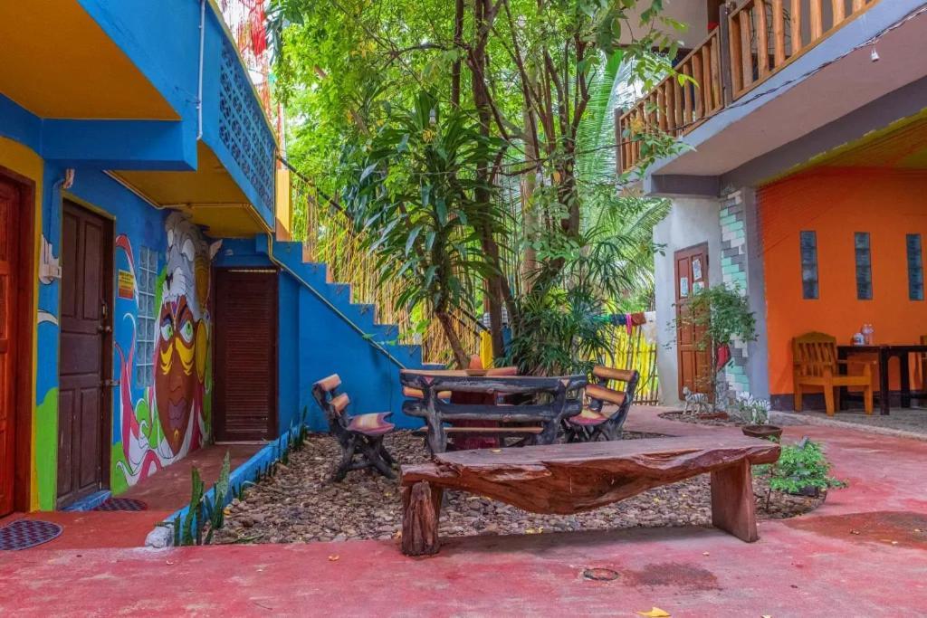 Happy House Backpackers Vandrarhem Pai Exteriör bild
